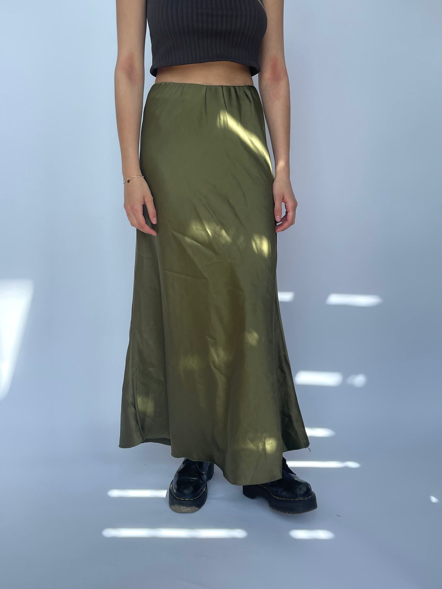 Jupe effet satiné vert kaki