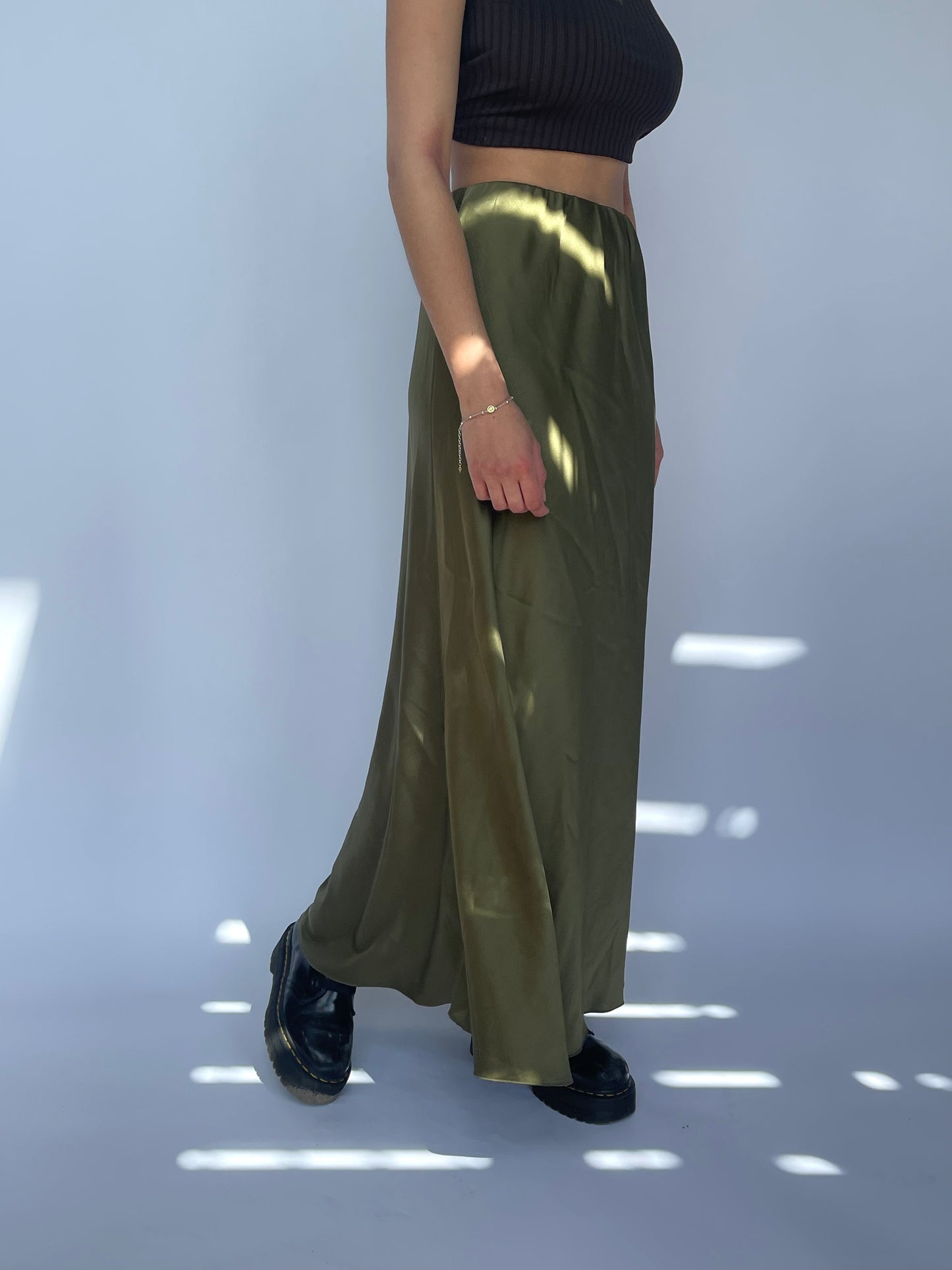 Jupe effet satiné vert kaki