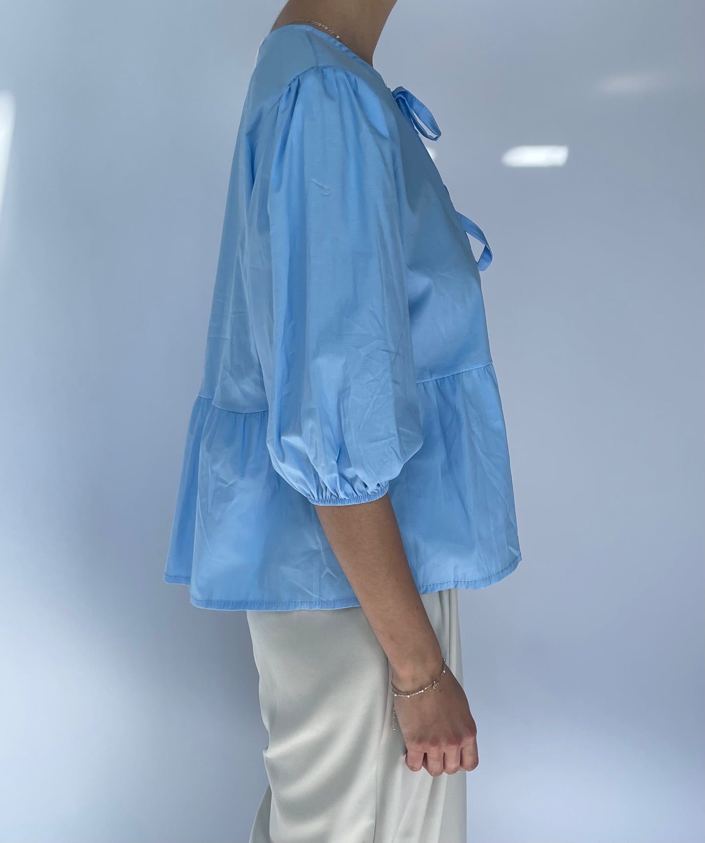 Blouse à noeuds bleue